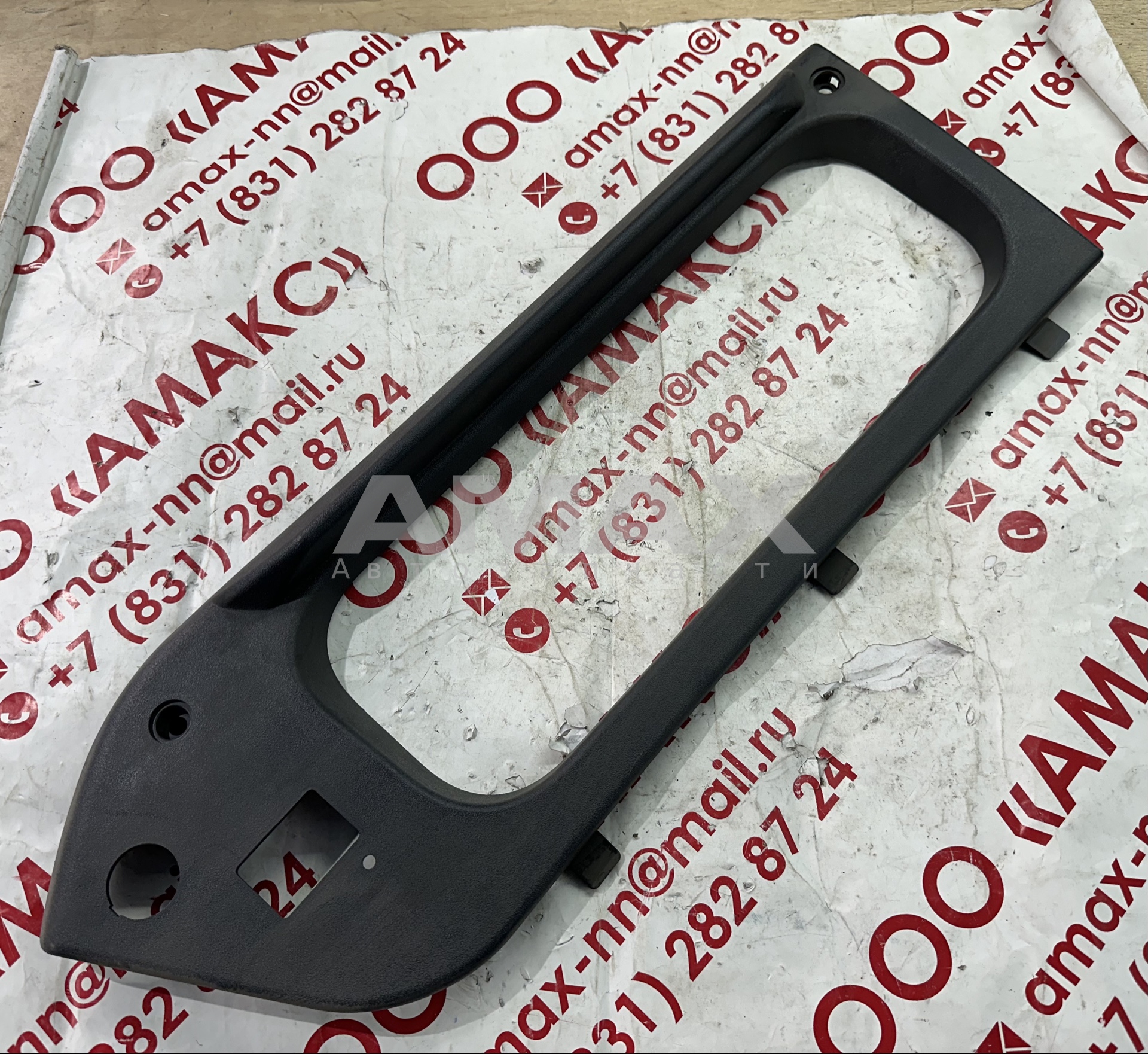 Накладка панели приборов левая под комбин. нов. обр.